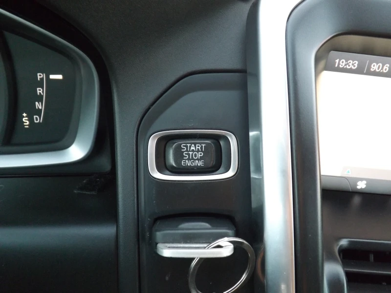 Volvo XC60 D5244T17, снимка 12 - Автомобили и джипове - 52919049