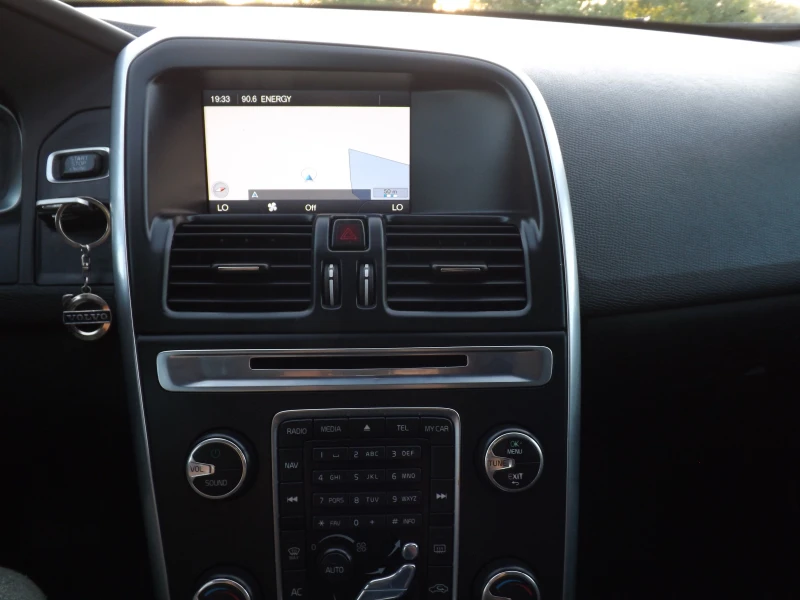 Volvo XC60 D5244T17, снимка 11 - Автомобили и джипове - 52919049