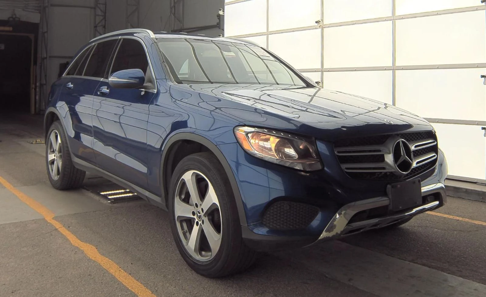 Mercedes-Benz GLC 300 4MATIC* ПОДГРЕВ* КАМЕРА* КЕЙЛЕС* LANE* ASSIST - изображение 3