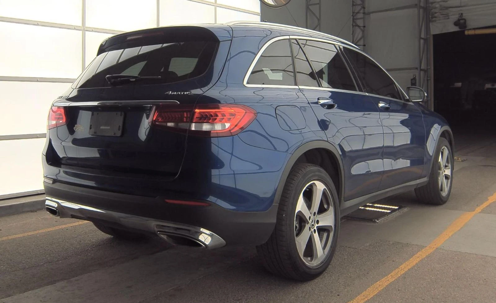 Mercedes-Benz GLC 300 4MATIC* ПОДГРЕВ* КАМЕРА* КЕЙЛЕС* LANE* ASSIST - изображение 2