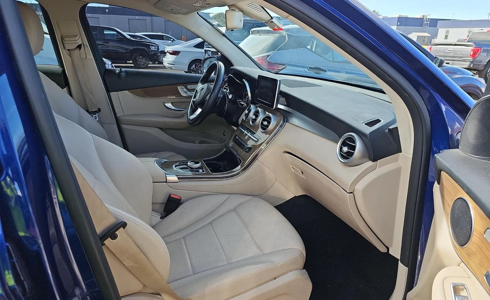 Mercedes-Benz GLC 300 4MATIC* ПОДГРЕВ* КАМЕРА* КЕЙЛЕС* LANE* ASSIST - изображение 10