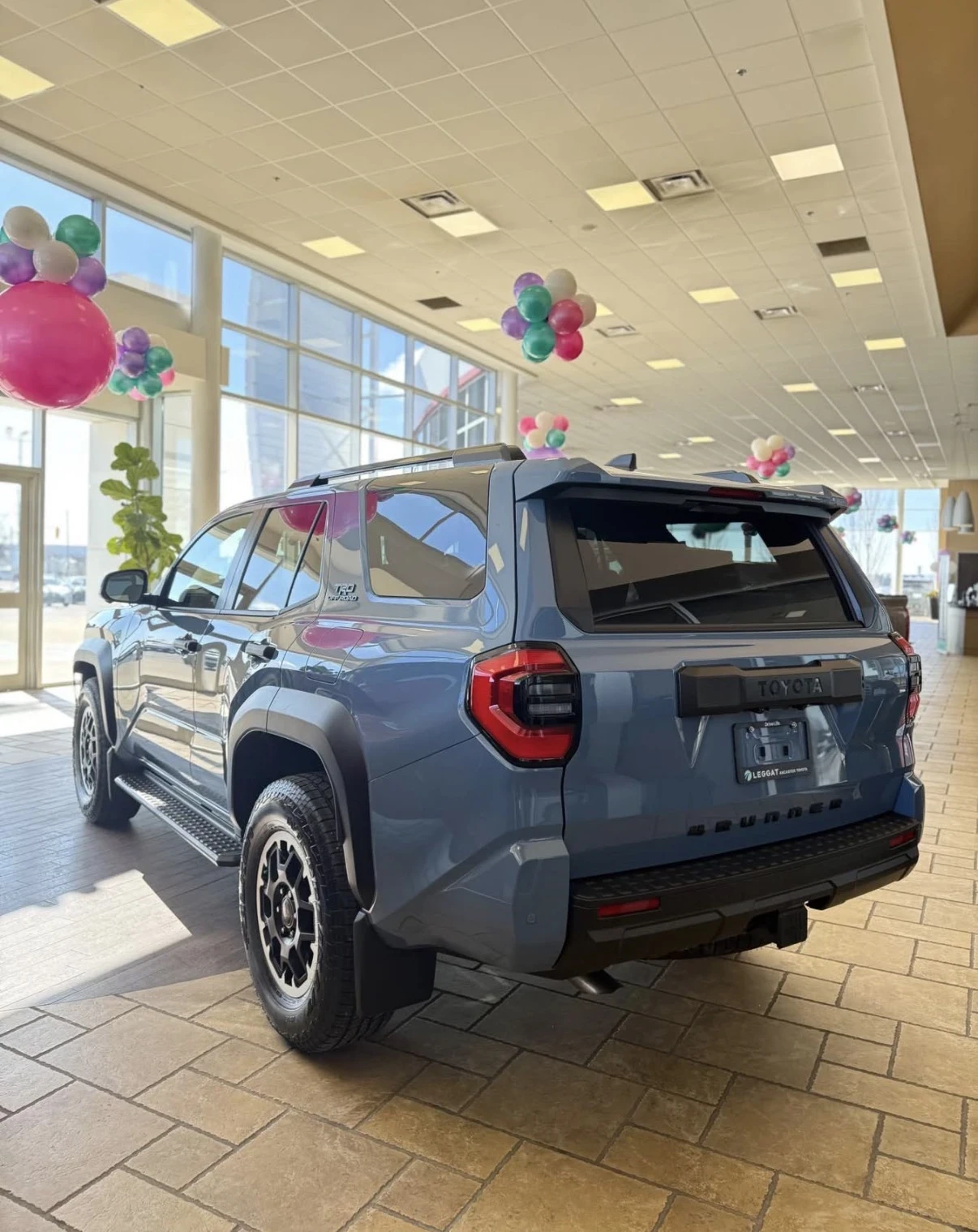 Toyota 4runner TRD OFF ROAD PREMIUM | НОВА  | Черен Салон - изображение 2