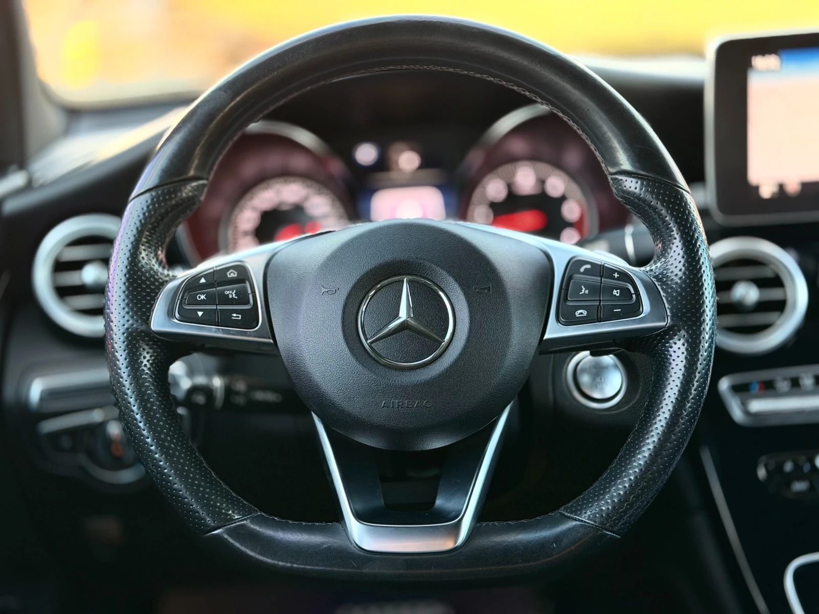 Mercedes-Benz GLC 220 - 63 Amg pack-Keyless-Distronic-9G-4matic-Navi -, снимка 8 - Автомобили и джипове - 53789095