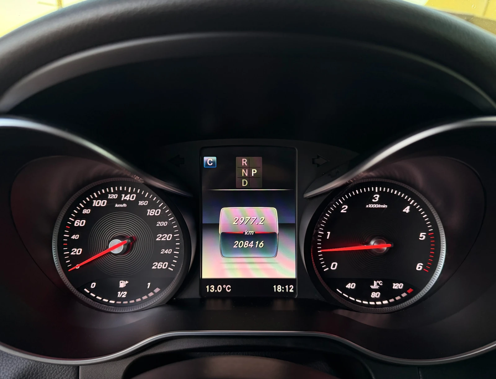 Mercedes-Benz GLC 220 - 63 Amg pack-Keyless-Distronic-9G-4matic-Navi -, снимка 9 - Автомобили и джипове - 53789095