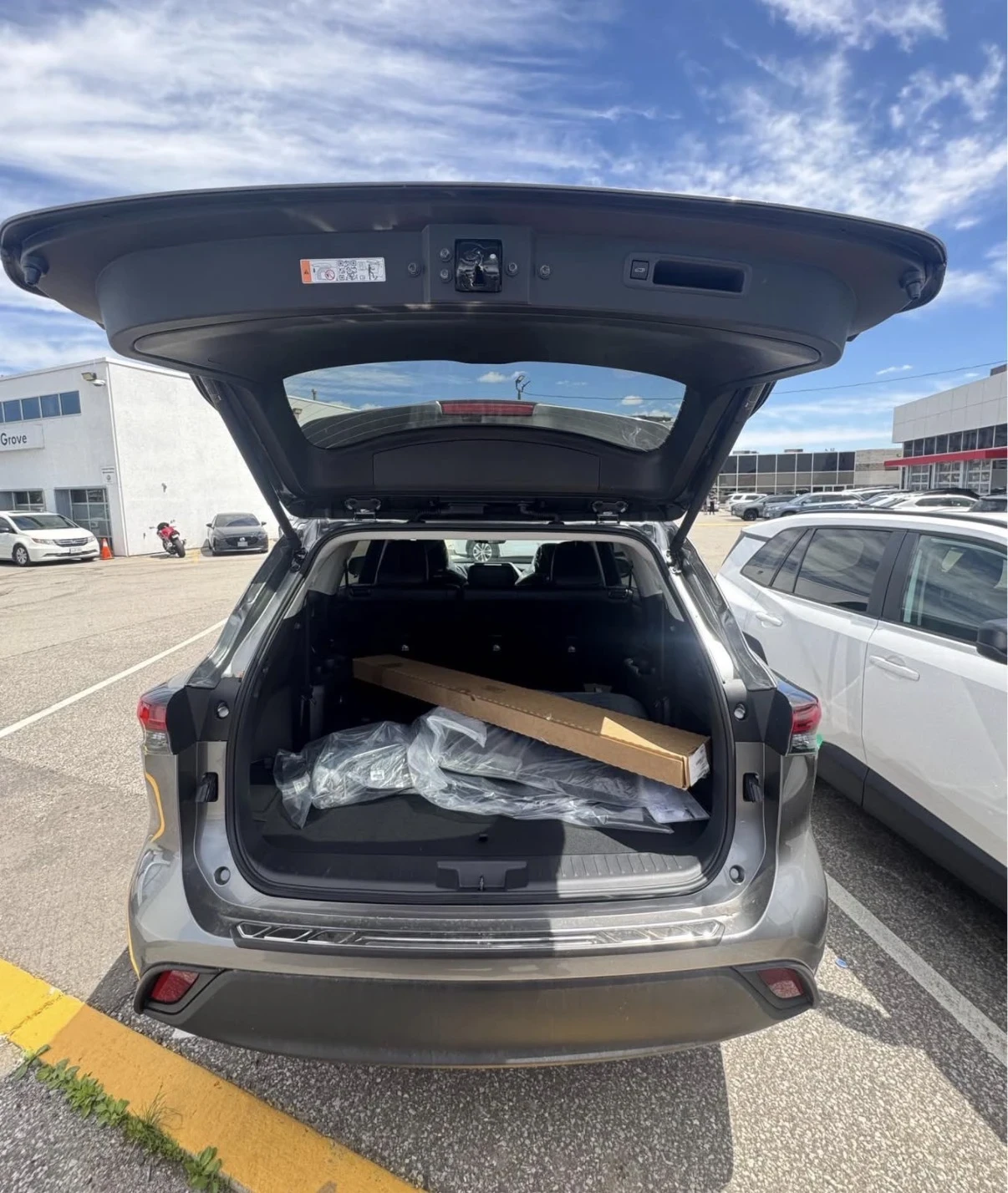 Toyota Highlander HYBRID * 8 MЕСТЕН * AWD * НОВ ОТ ПРЕДСТАВИТЕЛСТВО , снимка 10 - Автомобили и джипове - 54911896
