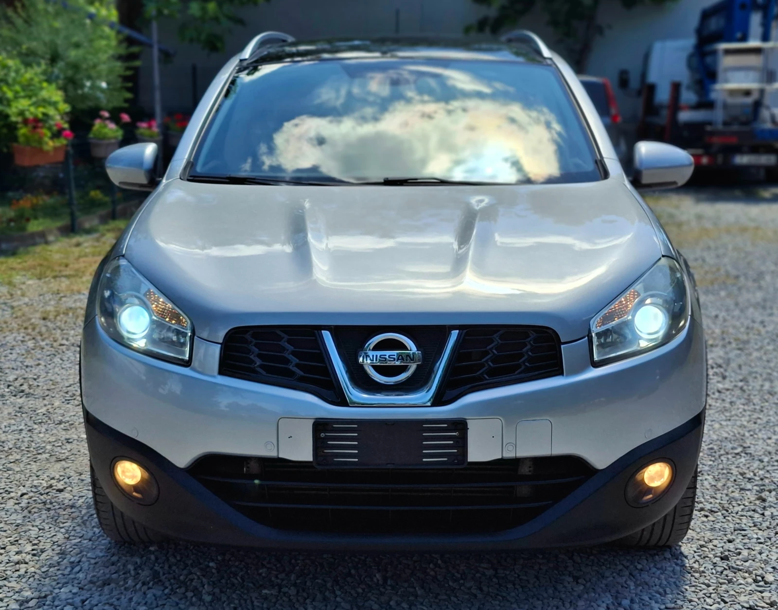 Nissan Qashqai 2.0dCi N-TEC 6+ 1* ПАНОРАМА* НАВИГАЦИЯ* КАМЕРА, снимка 2 - Автомобили и джипове - 54918597
