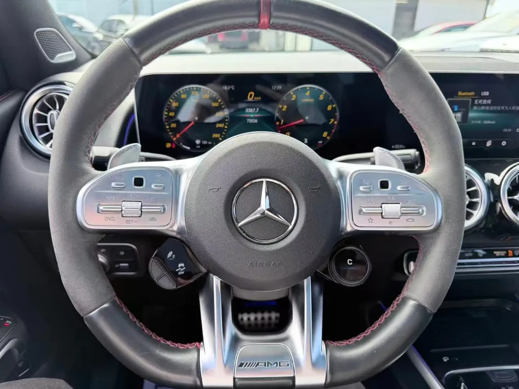 Mercedes-Benz GLB35AMG Night pack, снимка 9 - Автомобили и джипове - 55300180