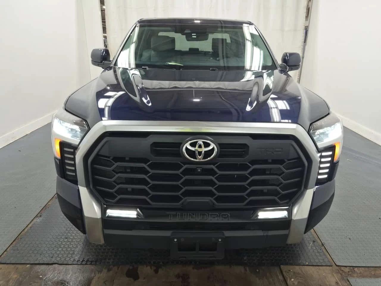 Toyota Tundra * LIMITED CREW CAB SHORT BED * CARFAX * , снимка 2 - Автомобили и джипове - 55594816
