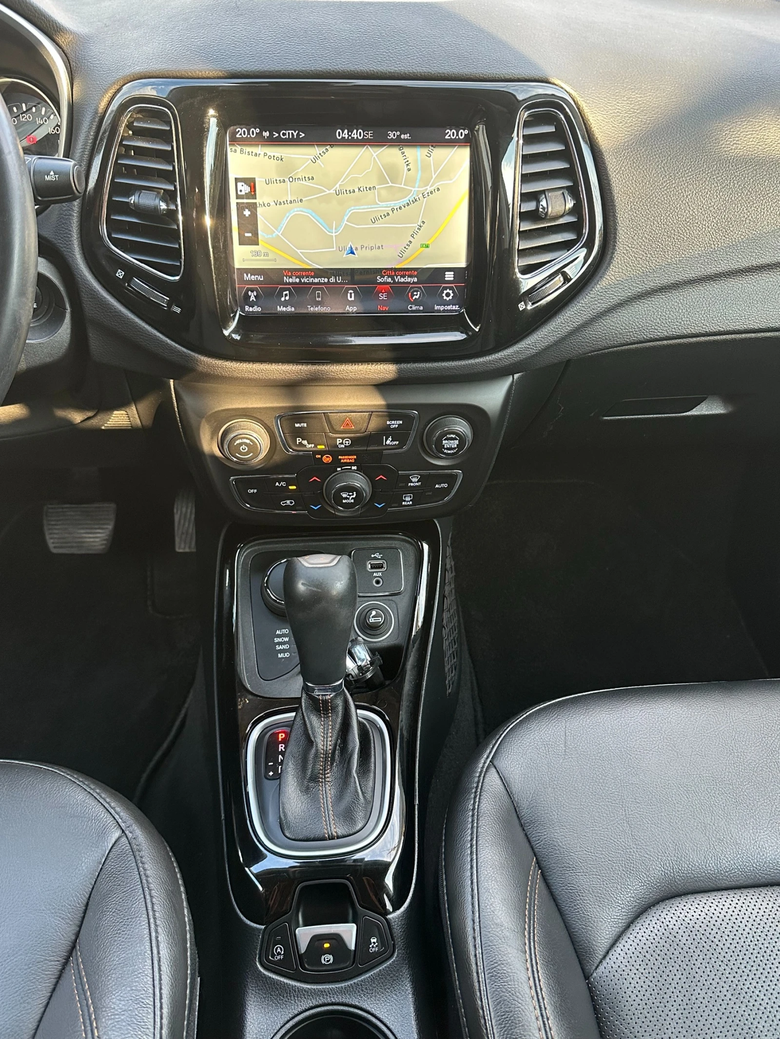 Jeep Compass 2.0D-4X4-170k.s-FULL-DIST-LED-AUTOMAT-NAVI-КОЖА, снимка 13 - Автомобили и джипове - 55955721