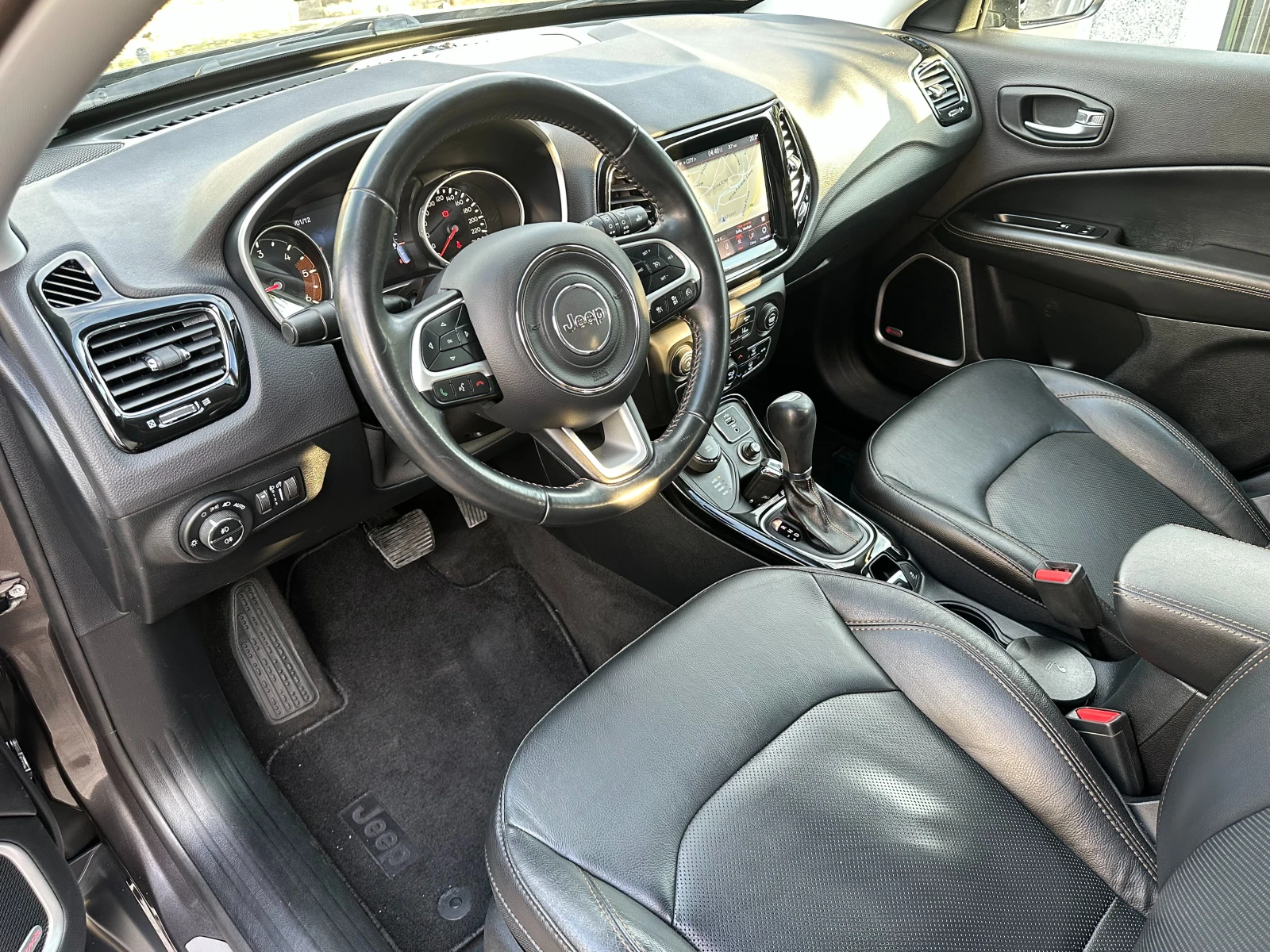 Jeep Compass 2.0D-4X4-170k.s-FULL-DIST-LED-AUTOMAT-NAVI-КОЖА, снимка 8 - Автомобили и джипове - 55955721
