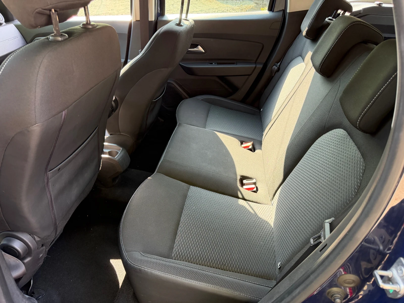 Dacia Duster 1.6i, снимка 9 - Автомобили и джипове - 56124748