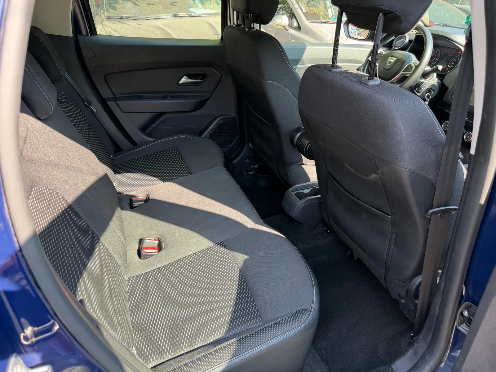 Dacia Duster 1.6i, снимка 10 - Автомобили и джипове - 56124748