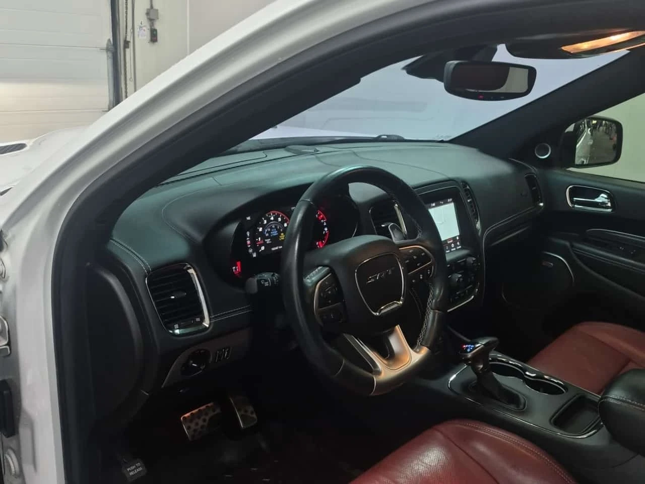 Dodge Durango Awd Srt  CARFAX, снимка 10 - Автомобили и джипове - 56373243