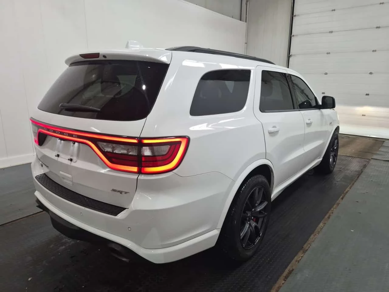 Dodge Durango Awd Srt  CARFAX, снимка 2 - Автомобили и джипове - 56373243