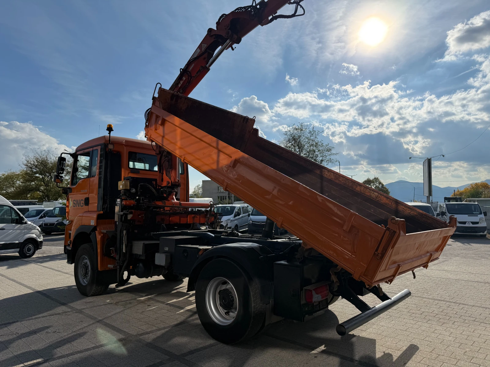 Man Tga 18.350 4х4 Самосвал с кран Климатик 4.20м.  - изображение 6