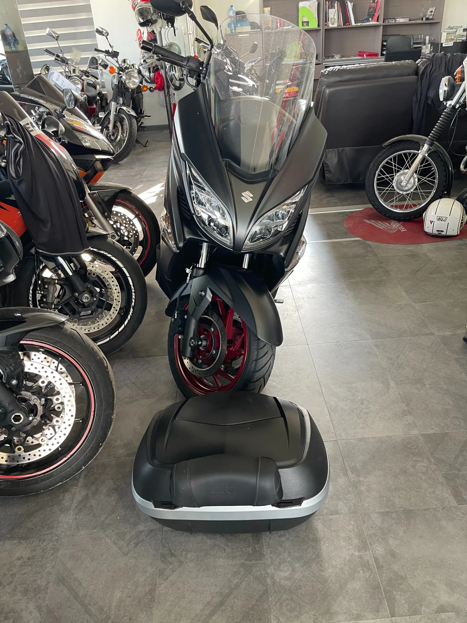 Suzuki Burgman 400 - изображение 8