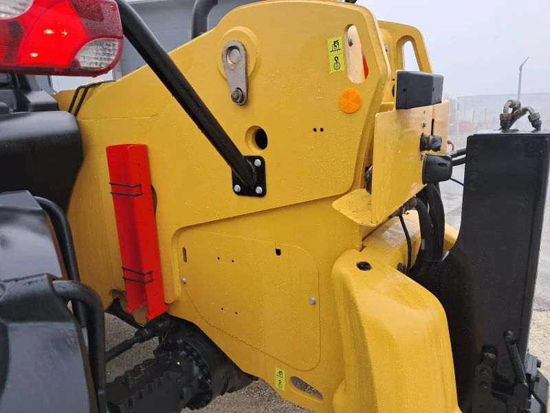 Телескопичен товарач Caterpillar TH407C, снимка 10 - Селскостопанска техника - 52815927