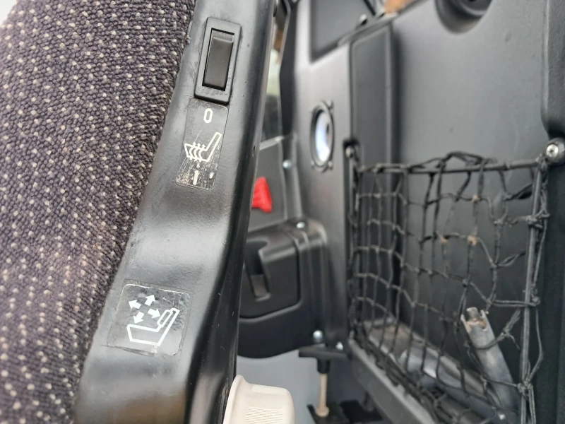 Телескопичен товарач Caterpillar TH407C, снимка 17 - Селскостопанска техника - 52815927