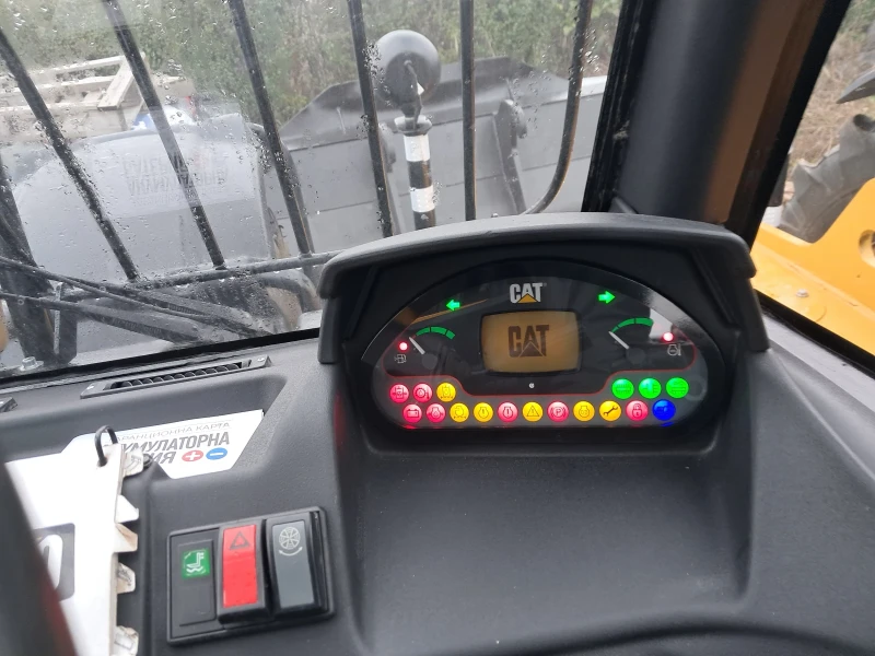 Телескопичен товарач Caterpillar TH407C, снимка 13 - Селскостопанска техника - 52815927