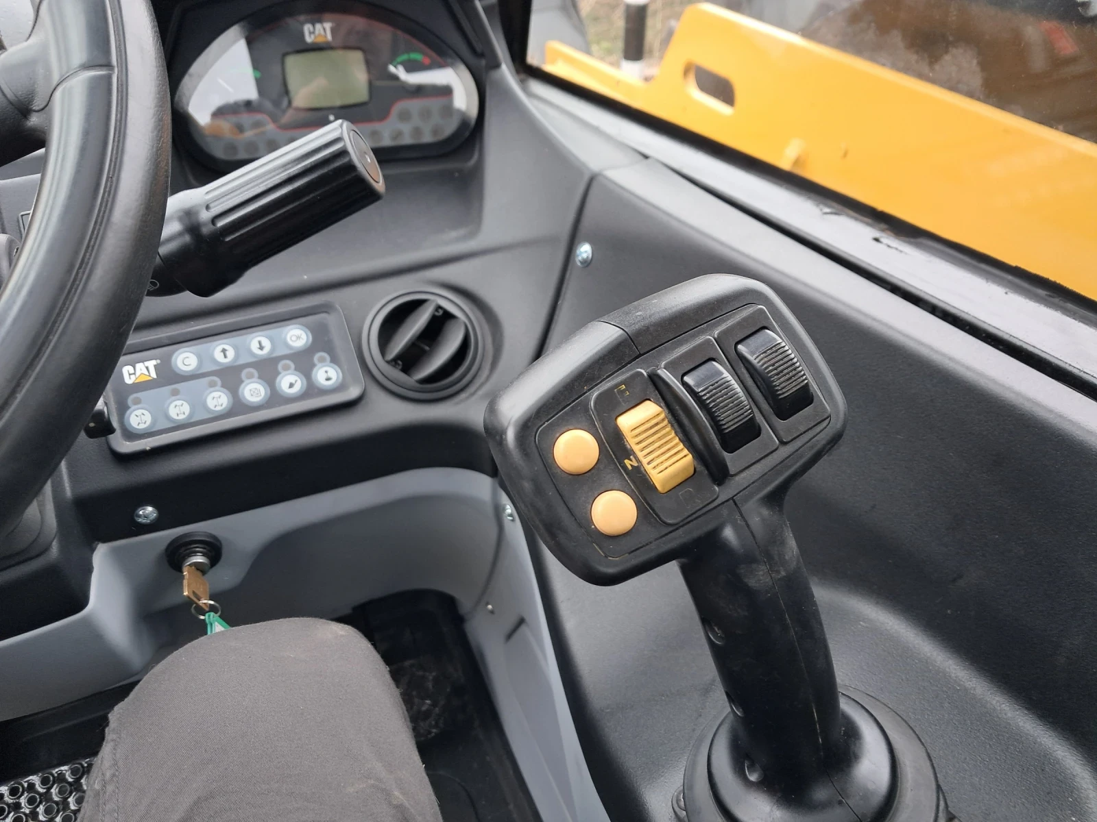 ������������ ������� Caterpillar TH407C | Mobile.bg � ����������� 14