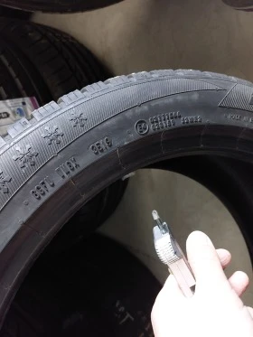 Гуми Зимни 235/45R18, снимка 7