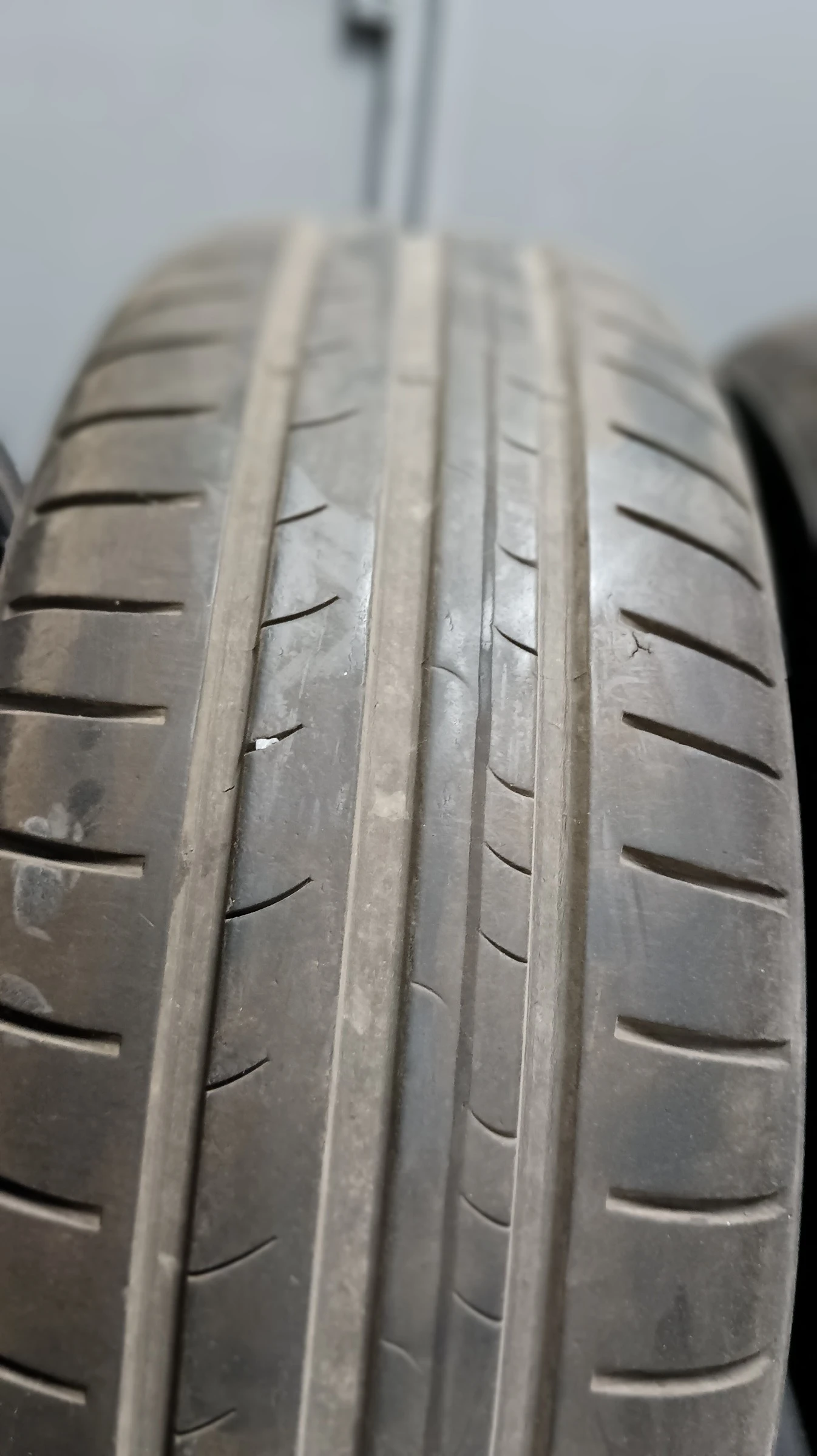 Гуми Летни 195/65R15, снимка 2 - Гуми и джанти - 54269330