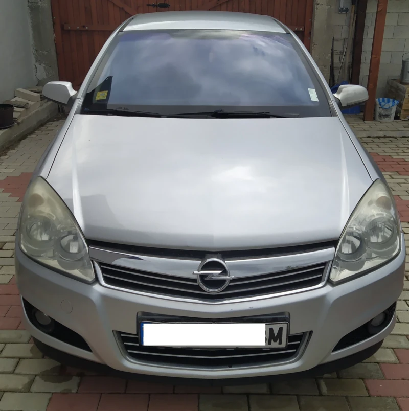 Opel Astra H, снимка 1 - Автомобили и джипове - 48474595