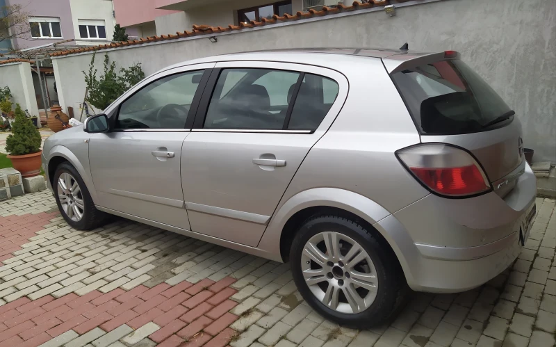 Opel Astra H, снимка 2 - Автомобили и джипове - 48474595