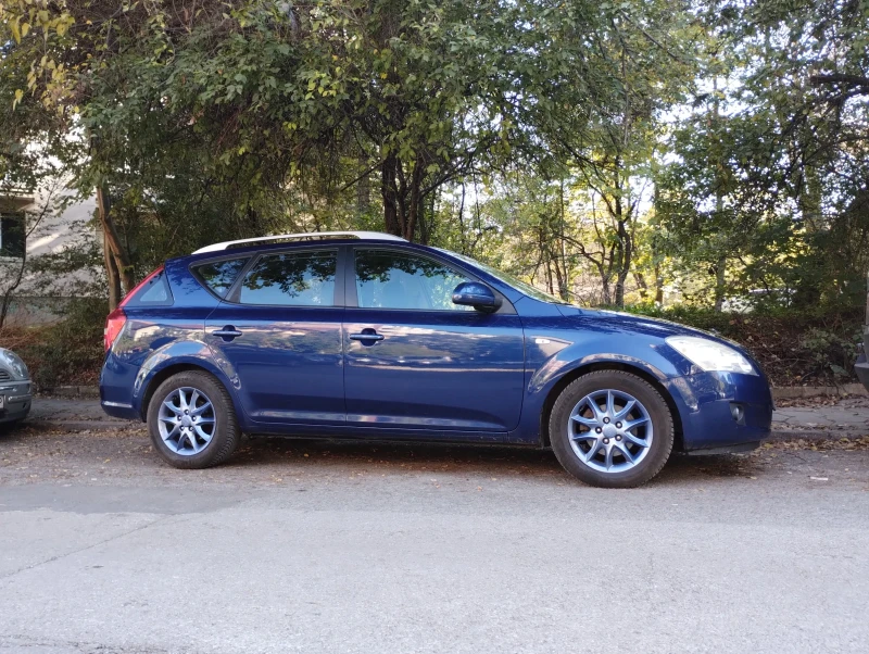 Kia Ceed 2.0 комби, снимка 4 - Автомобили и джипове - 51910510