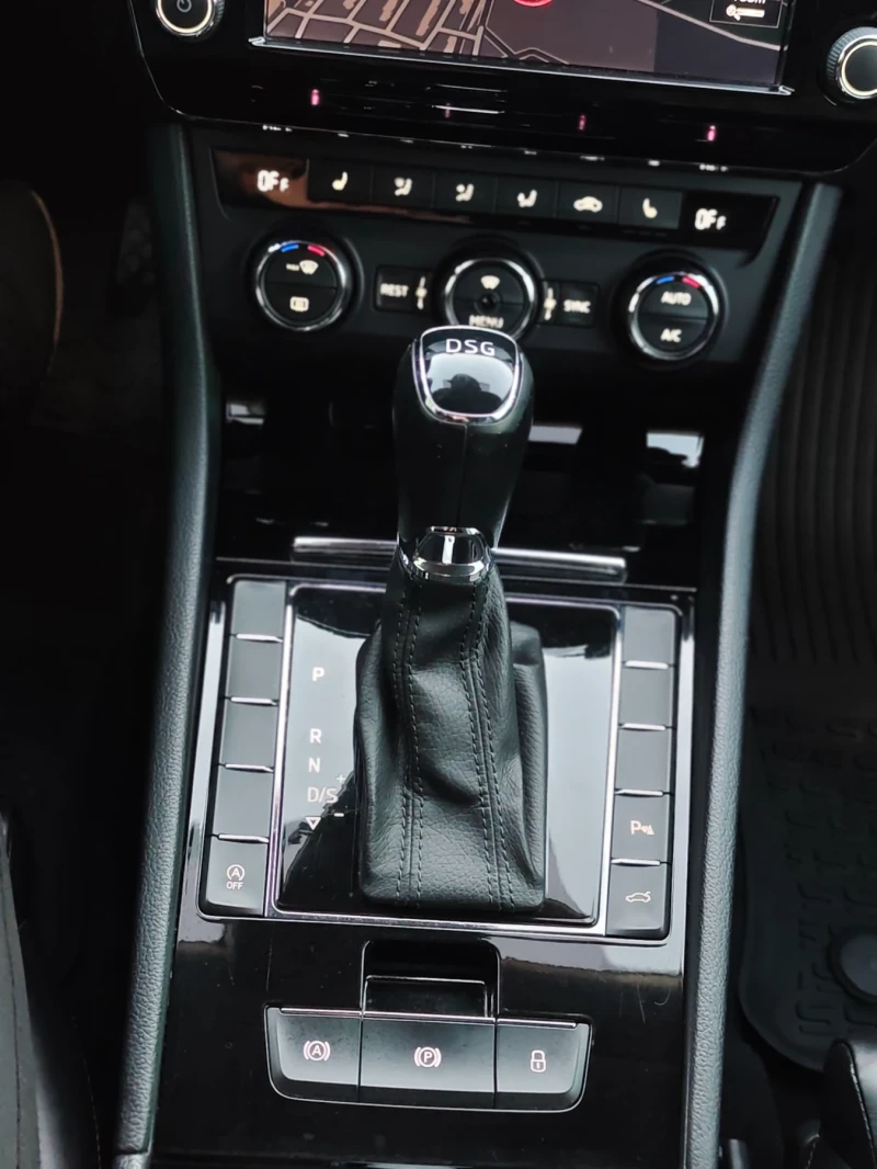 Skoda Superb 2.0TDI DSG, снимка 13 - Автомобили и джипове - 52406268