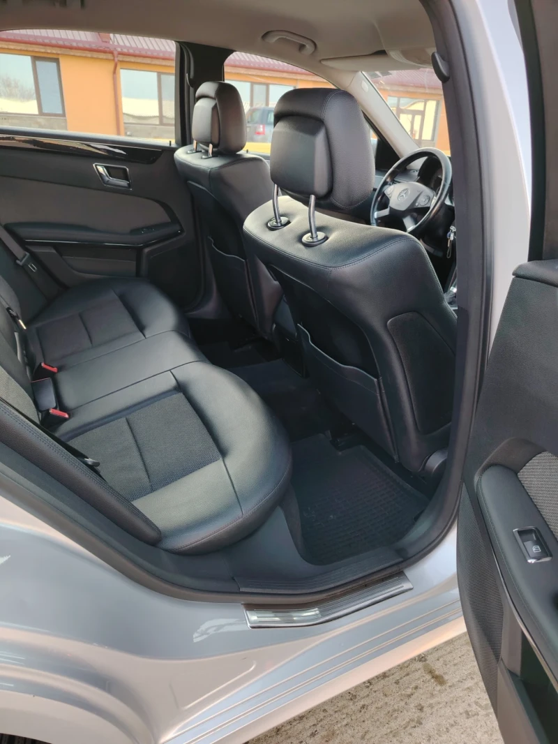 Mercedes-Benz E 220, снимка 16 - Автомобили и джипове - 52710951
