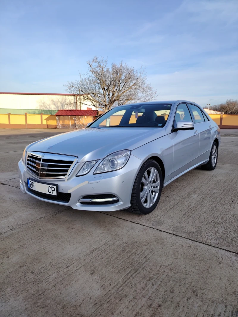 Mercedes-Benz E 220, снимка 4 - Автомобили и джипове - 52710951