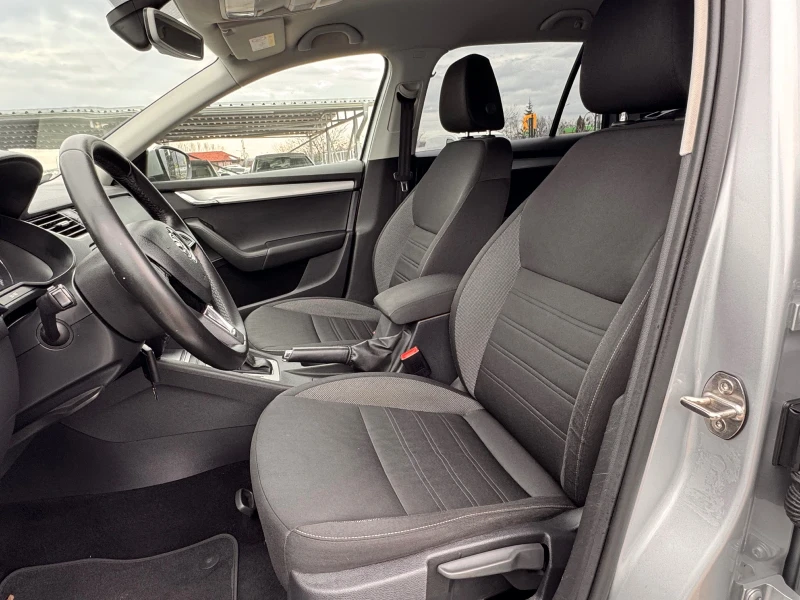 Skoda Octavia 1.6TDI АВТОМАТ ИТАЛИЯ, снимка 6 - Автомобили и джипове - 53399749
