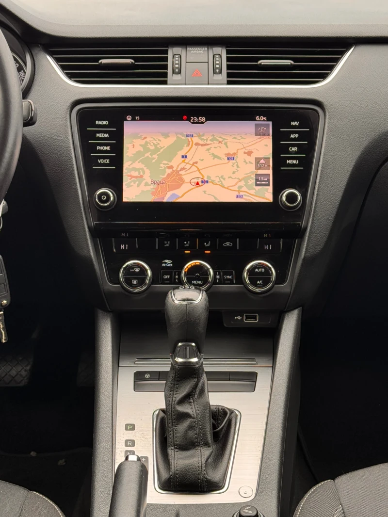 Skoda Octavia 1.6TDI АВТОМАТ ИТАЛИЯ, снимка 12 - Автомобили и джипове - 53399749