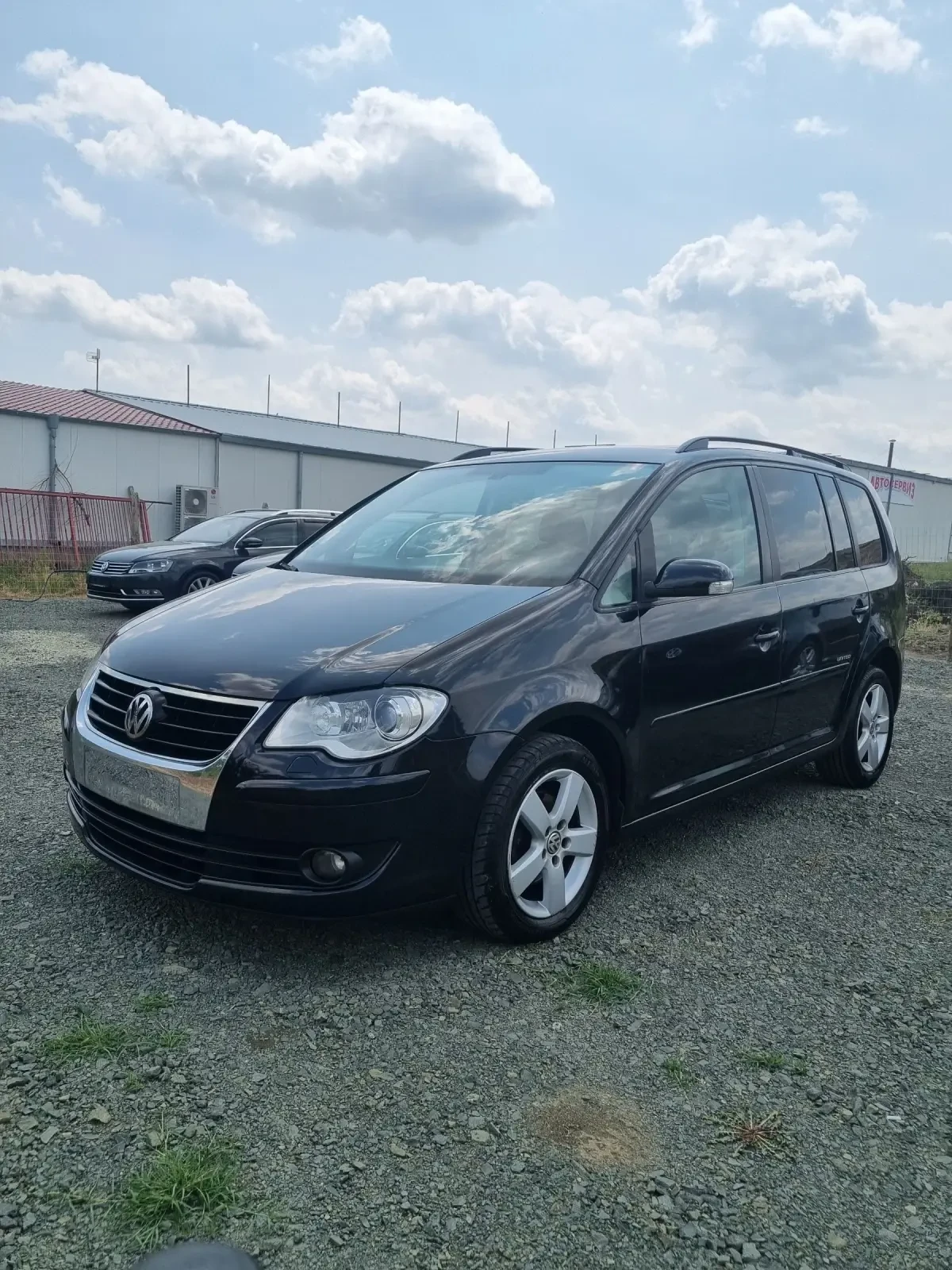 VW Touran 1.9tdi 105к.с United 2008г. - изображение 2