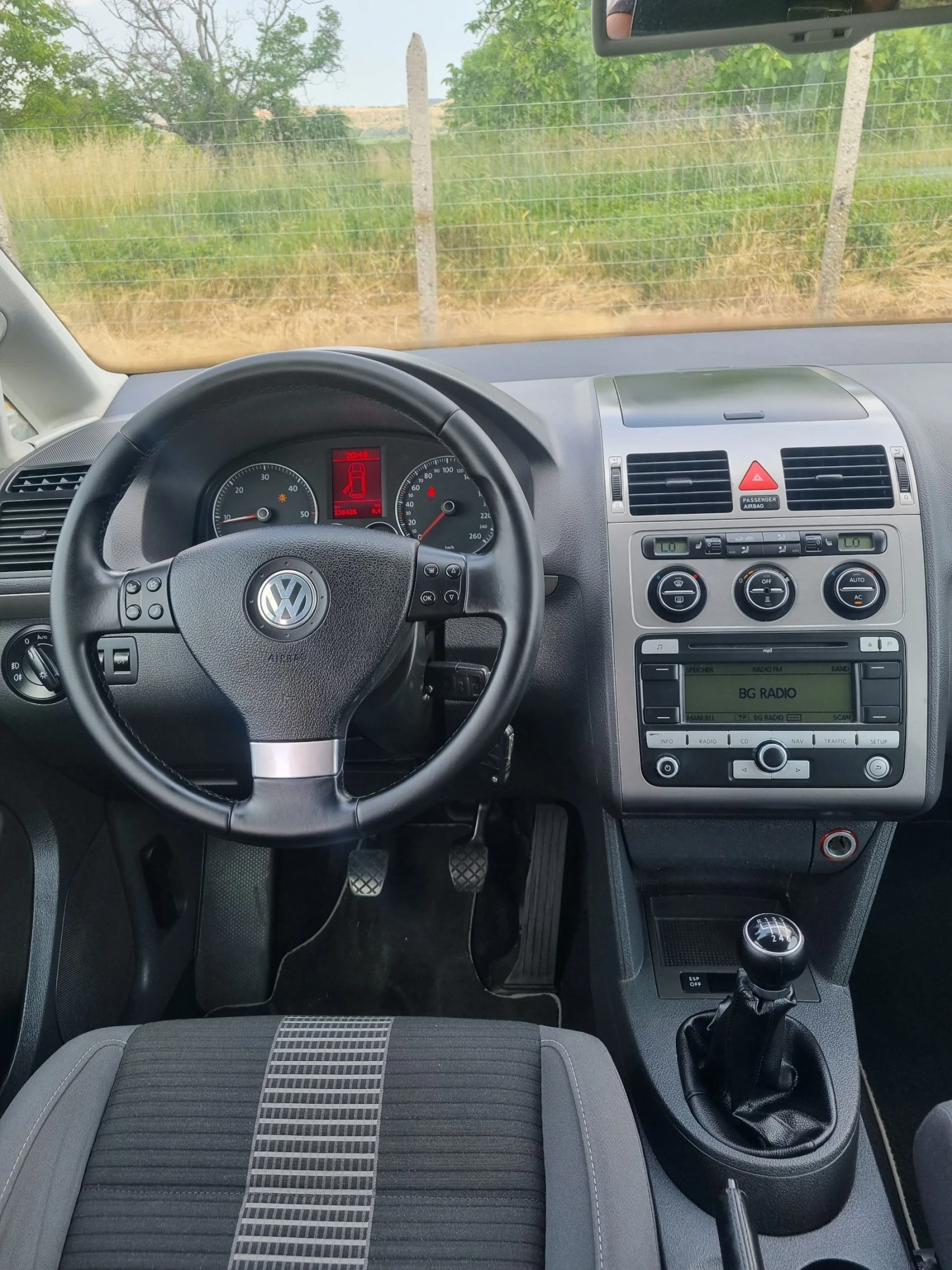 VW Touran 1.9tdi 105к.с United 2008г. - изображение 9