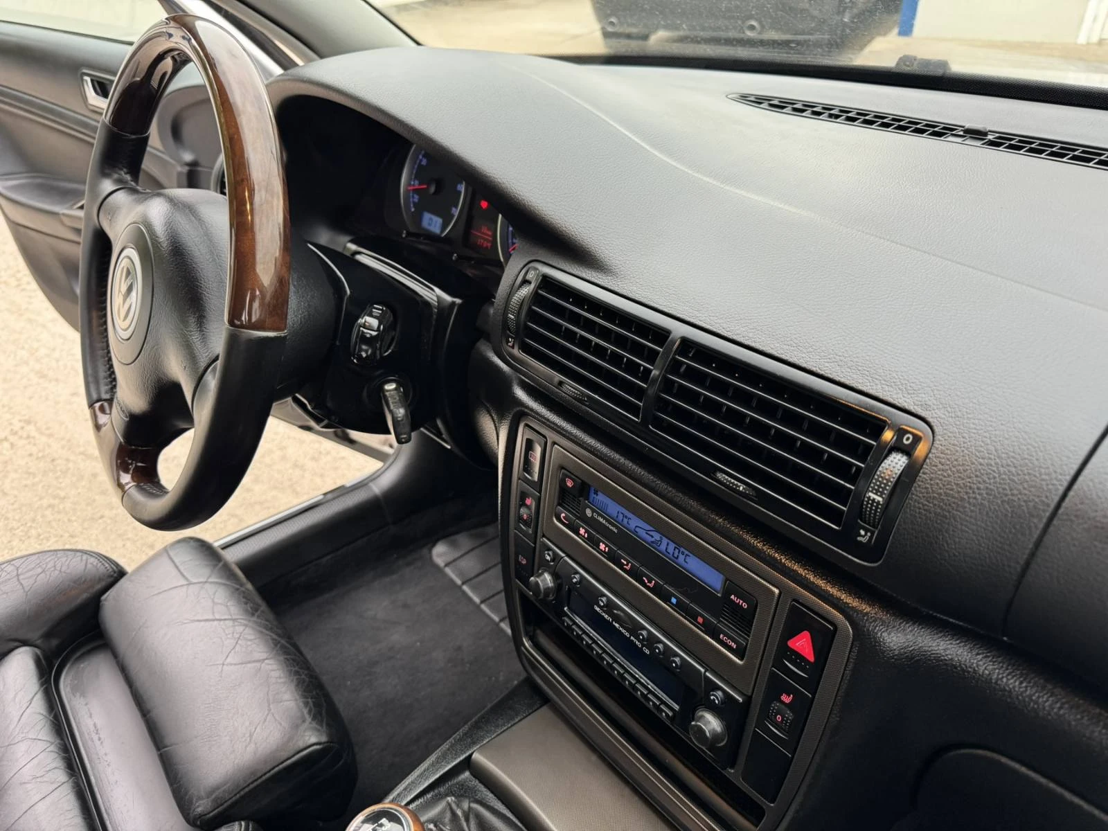 VW Passat 1.8T 150к.с. Highline Швейцария - изображение 10
