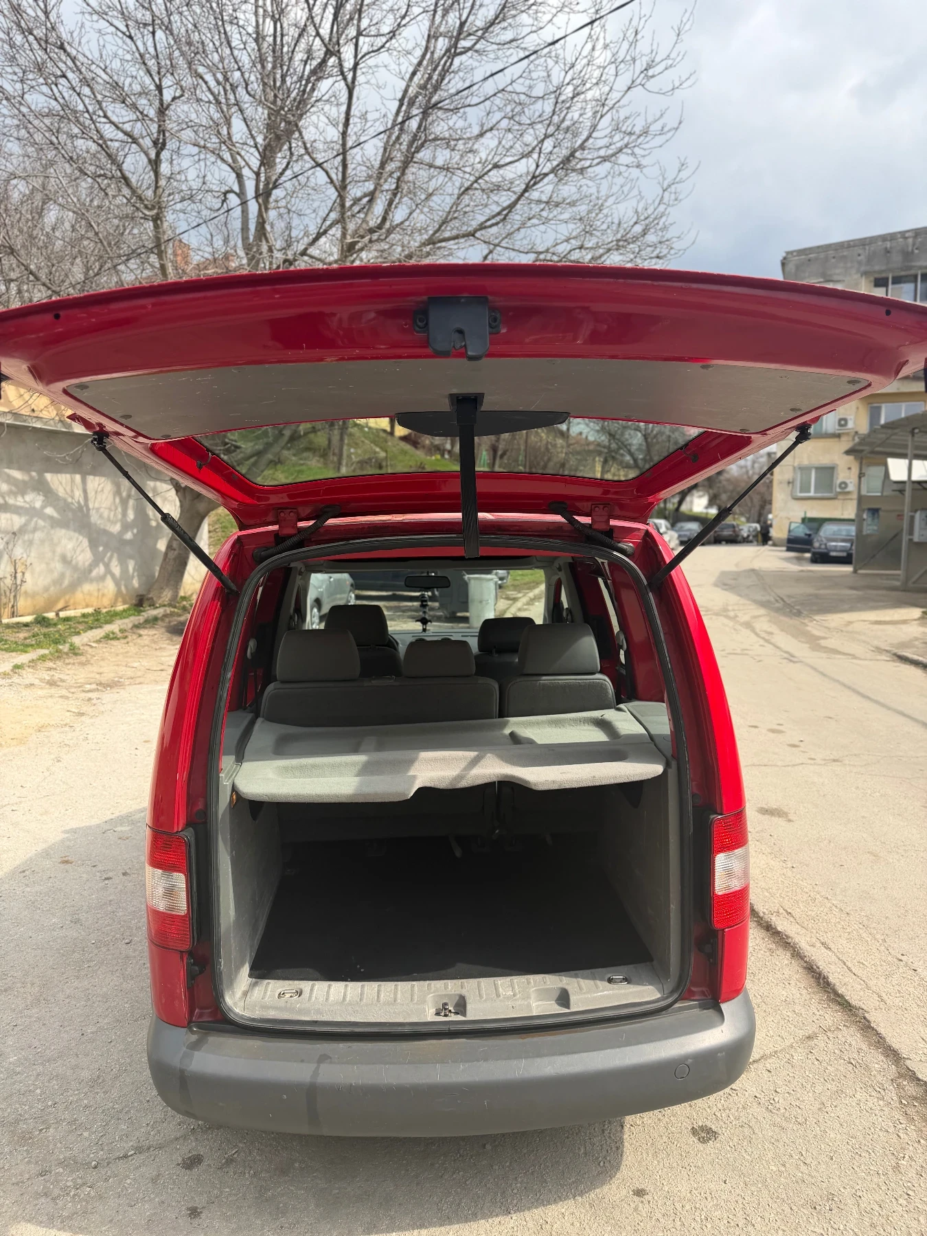 VW Caddy 1.4i, снимка 7 - Автомобили и джипове - 54432304