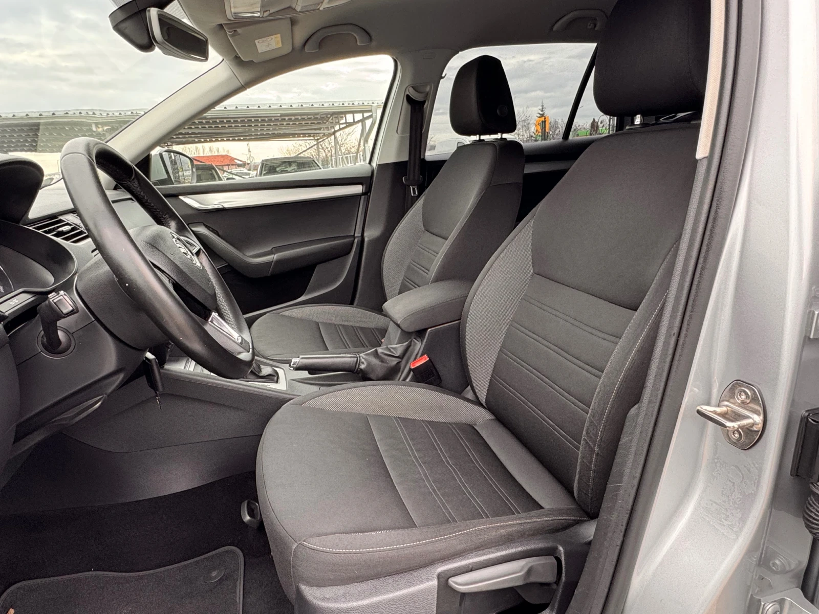 Skoda Octavia 1.6TDI АВТОМАТ ИТАЛИЯ - изображение 6