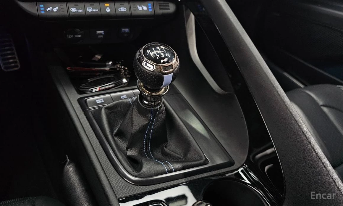 Hyundai Elantra, снимка 9 - Автомобили и джипове - 54039822