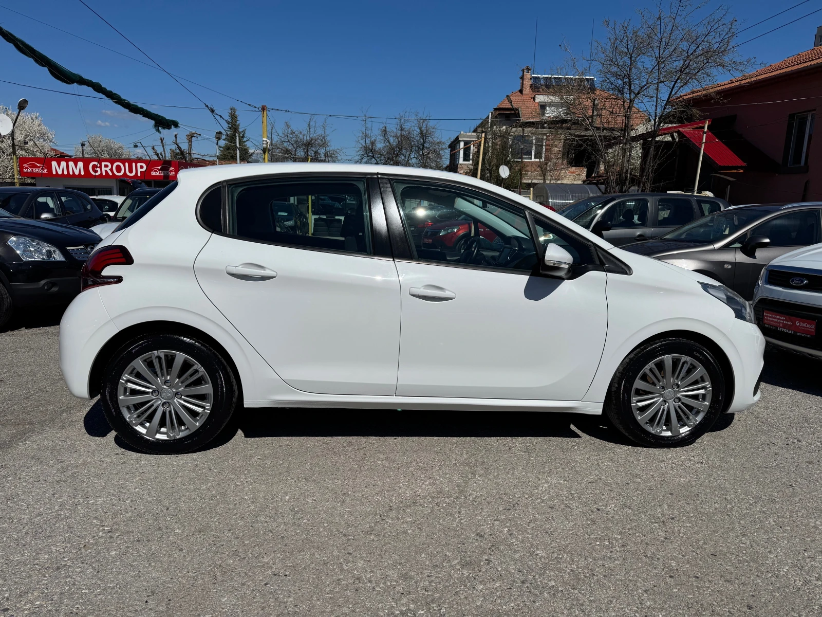 Peugeot 208 1.6 HDI-FACELIFT-ЛИЗИНГ, снимка 6 - Автомобили и джипове - 54113476