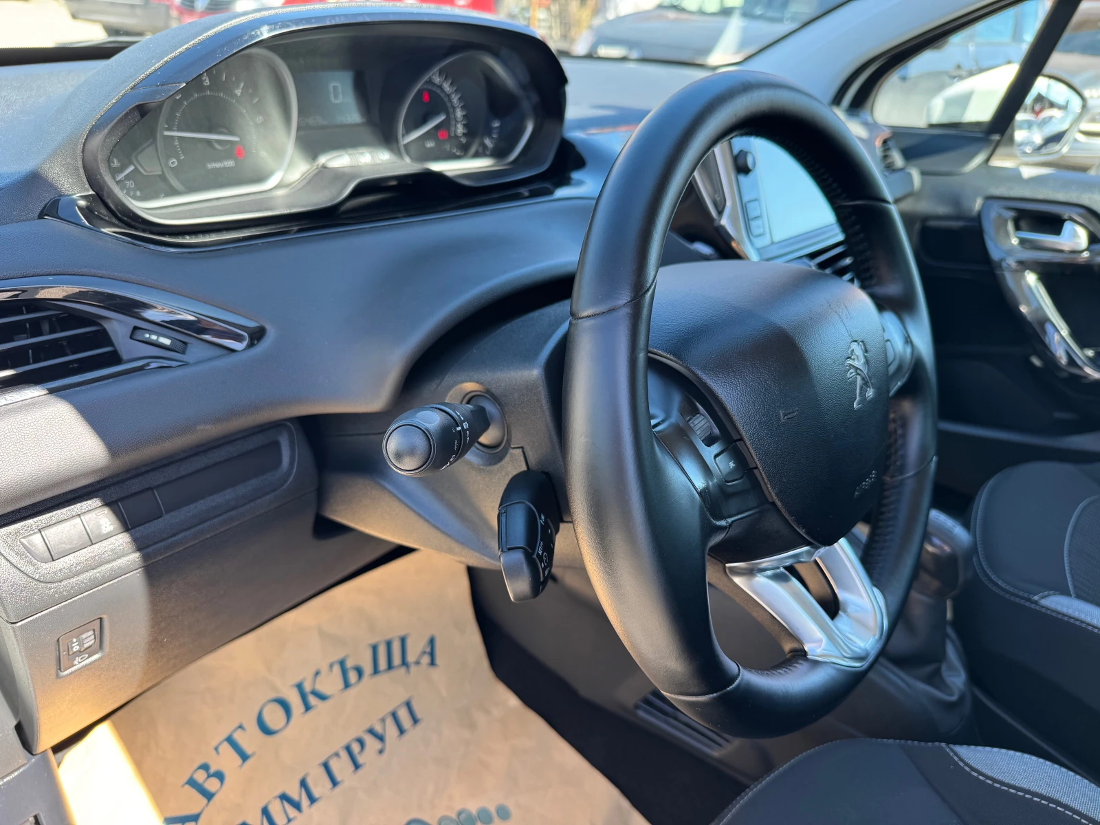 Peugeot 208 1.6 HDI-FACELIFT-ЛИЗИНГ, снимка 12 - Автомобили и джипове - 54113476