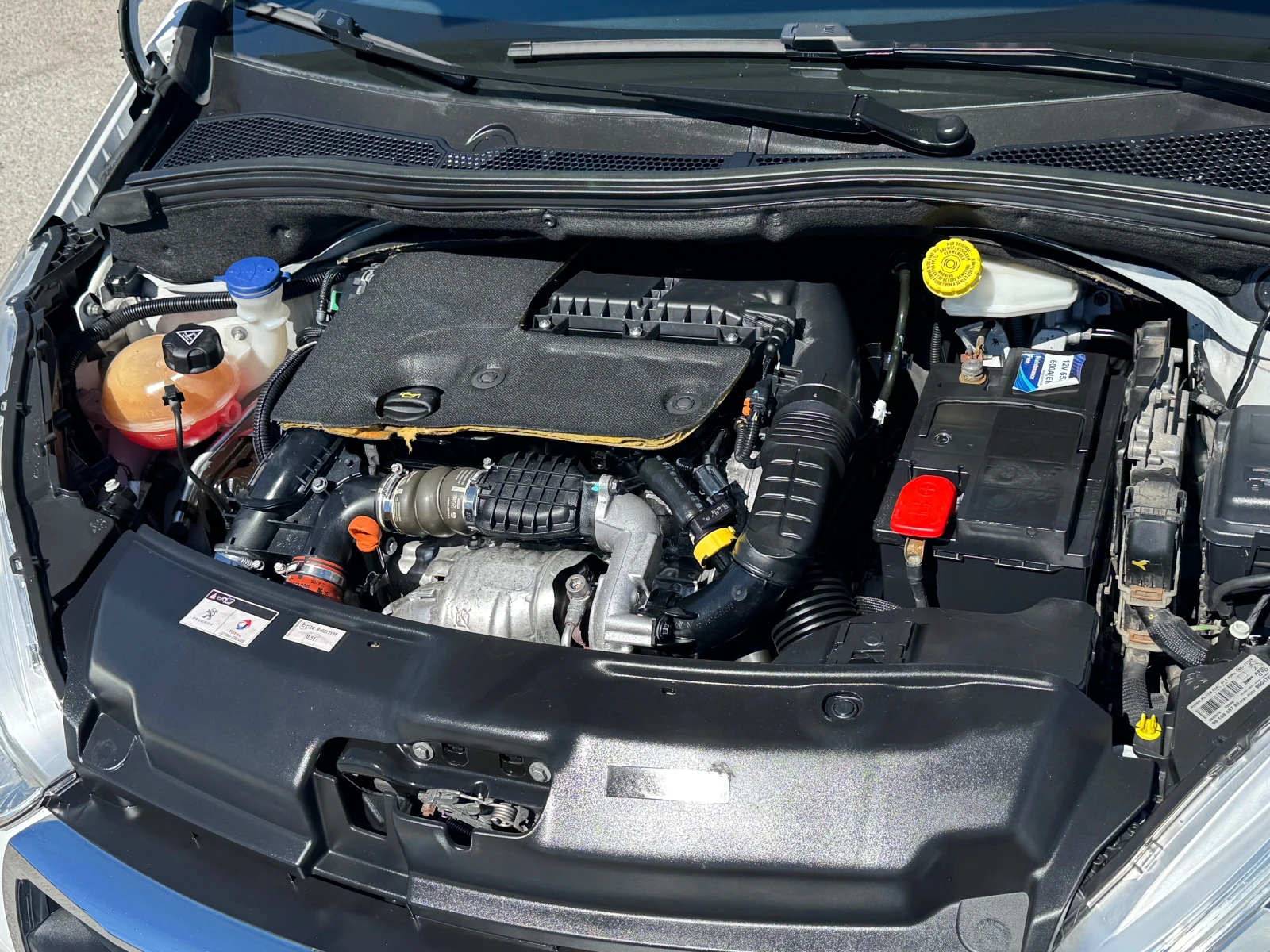 Peugeot 208 1.6 HDI-FACELIFT-ЛИЗИНГ, снимка 8 - Автомобили и джипове - 54113476