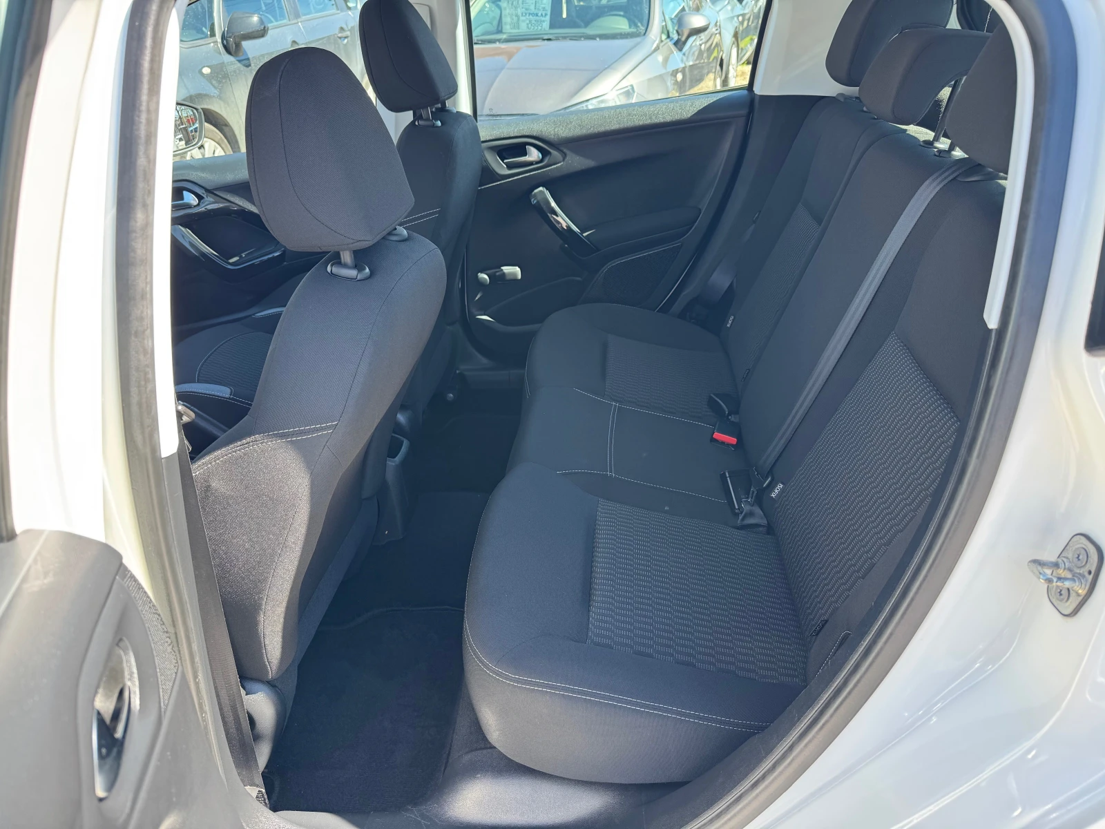 Peugeot 208 1.6 HDI-FACELIFT-ЛИЗИНГ, снимка 17 - Автомобили и джипове - 54113476