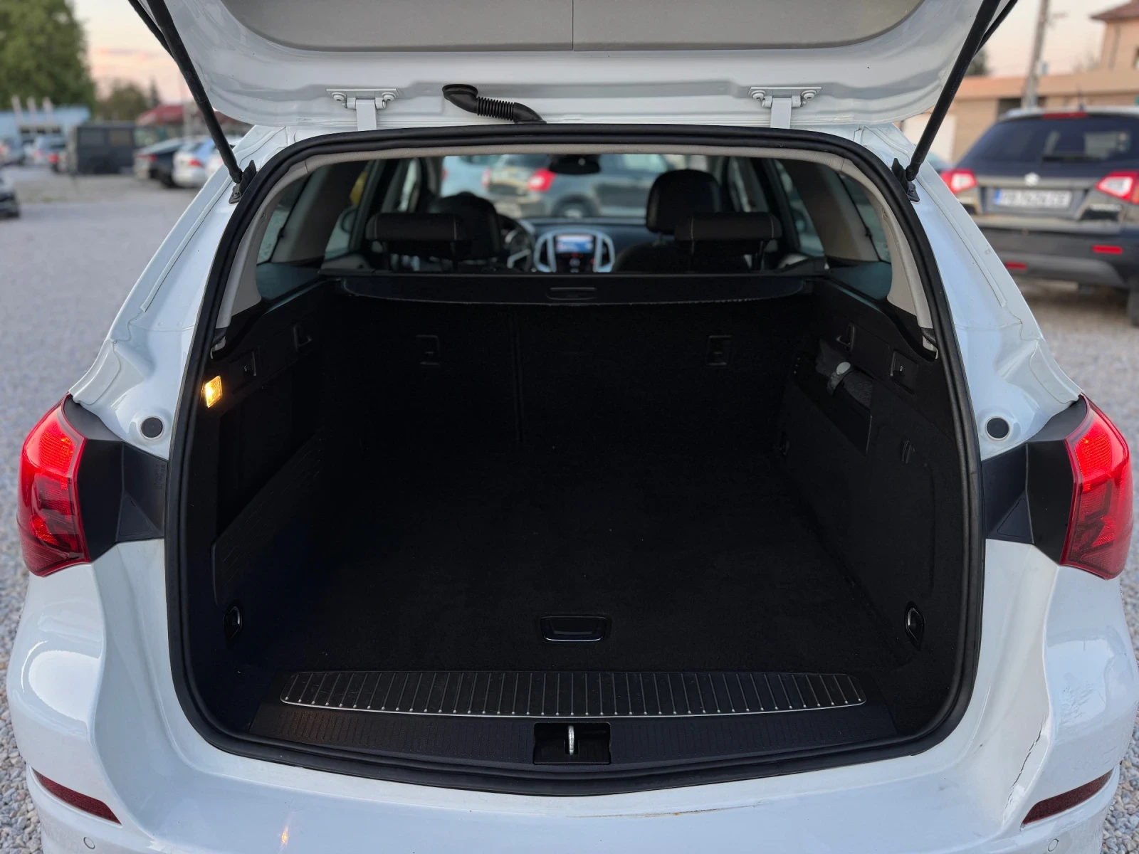 Opel Astra 1.7 CDTI COSMO , снимка 15 - Автомобили и джипове - 54298478