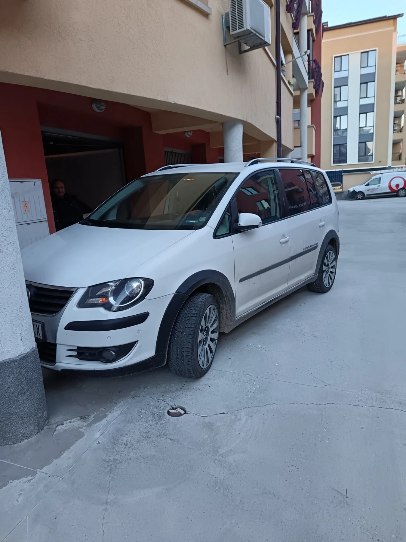VW Touran Cross 1.9, снимка 5 - Автомобили и джипове - 54520912