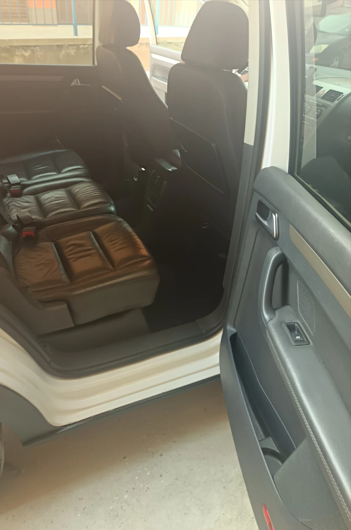 VW Touran Cross 1.9, снимка 7 - Автомобили и джипове - 54520912