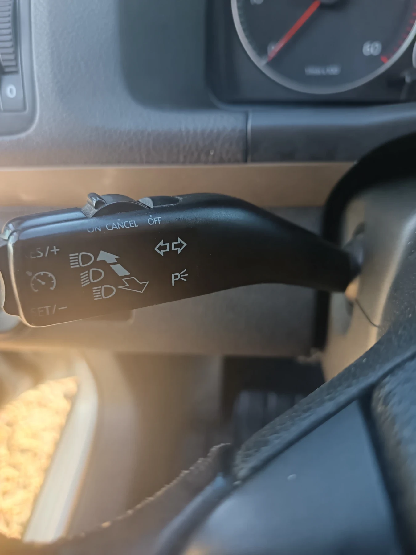 VW Touran Cross 1.9, снимка 10 - Автомобили и джипове - 54520912