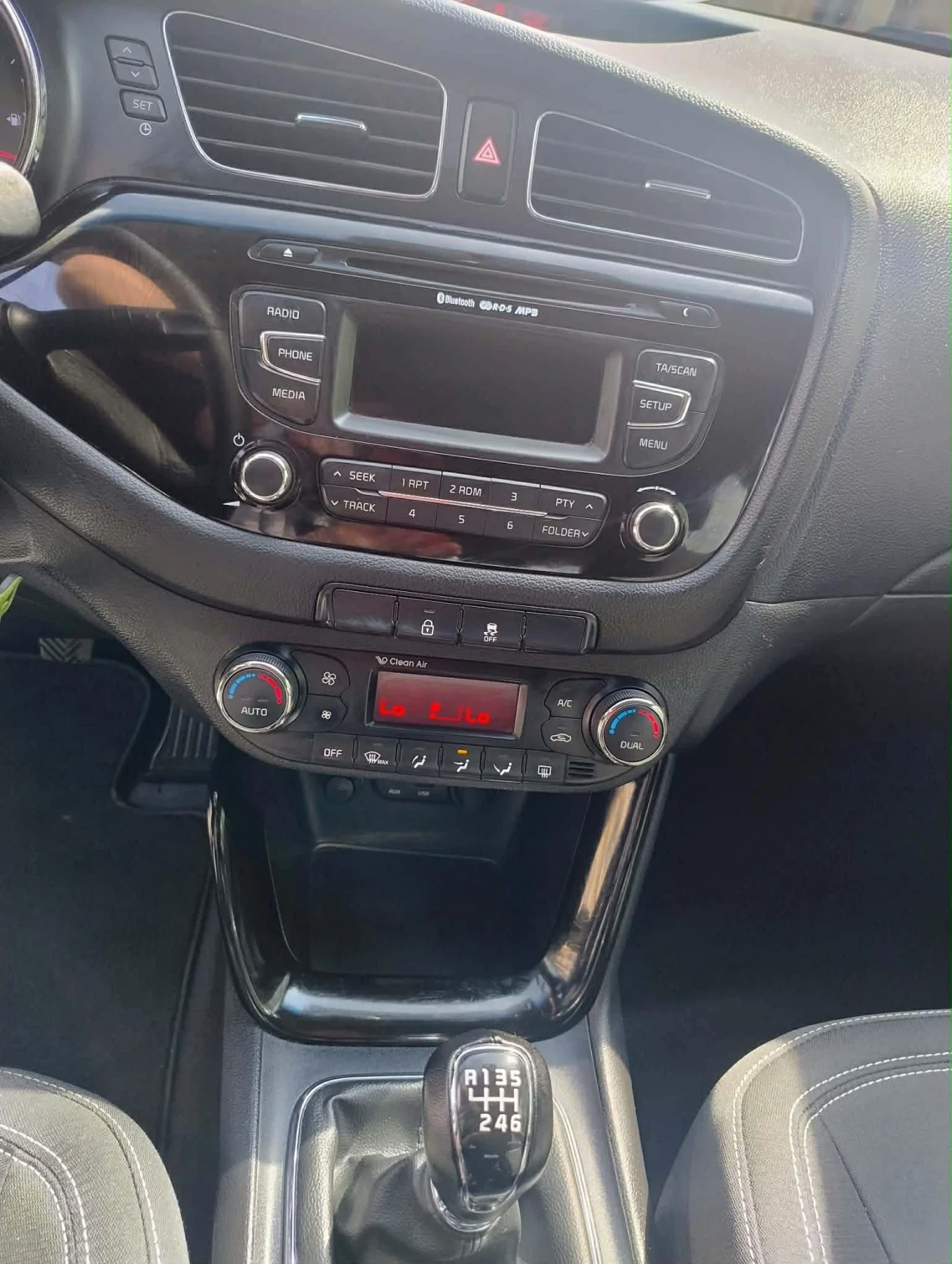 Kia Ceed 1.6 crdi, снимка 11 - Автомобили и джипове - 54608699