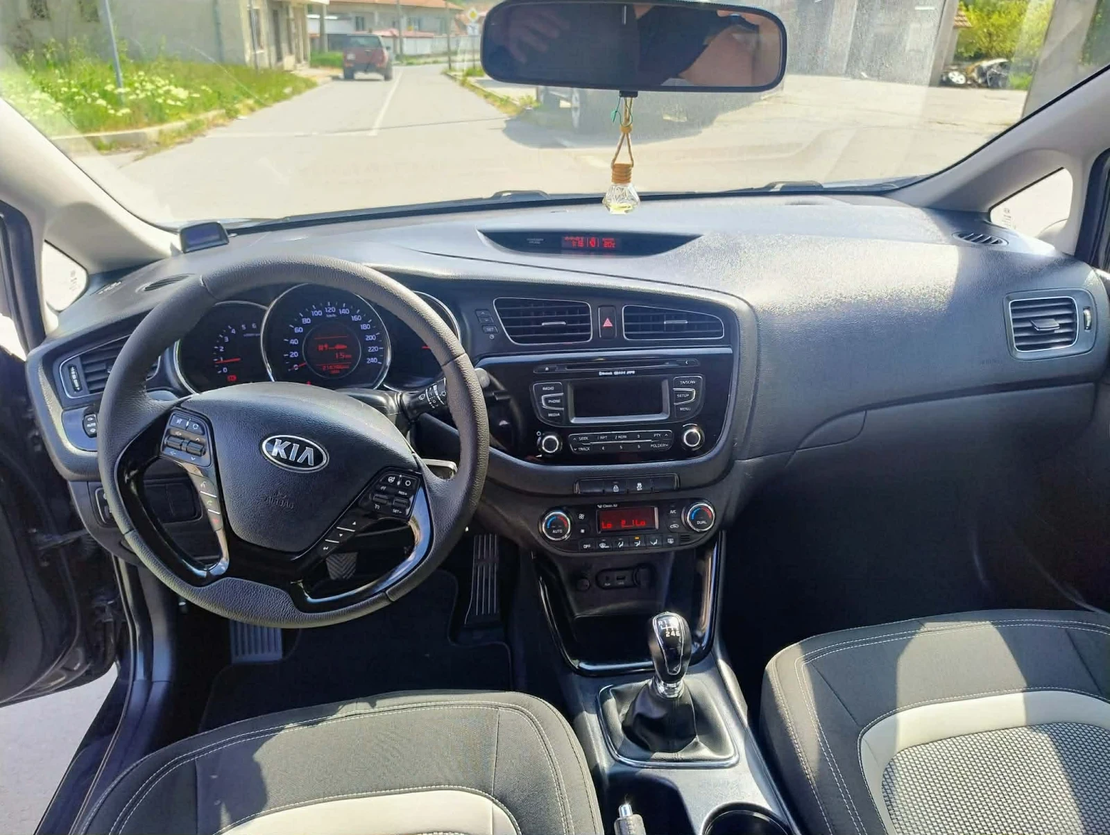 Kia Ceed 1.6 crdi, снимка 10 - Автомобили и джипове - 54608699